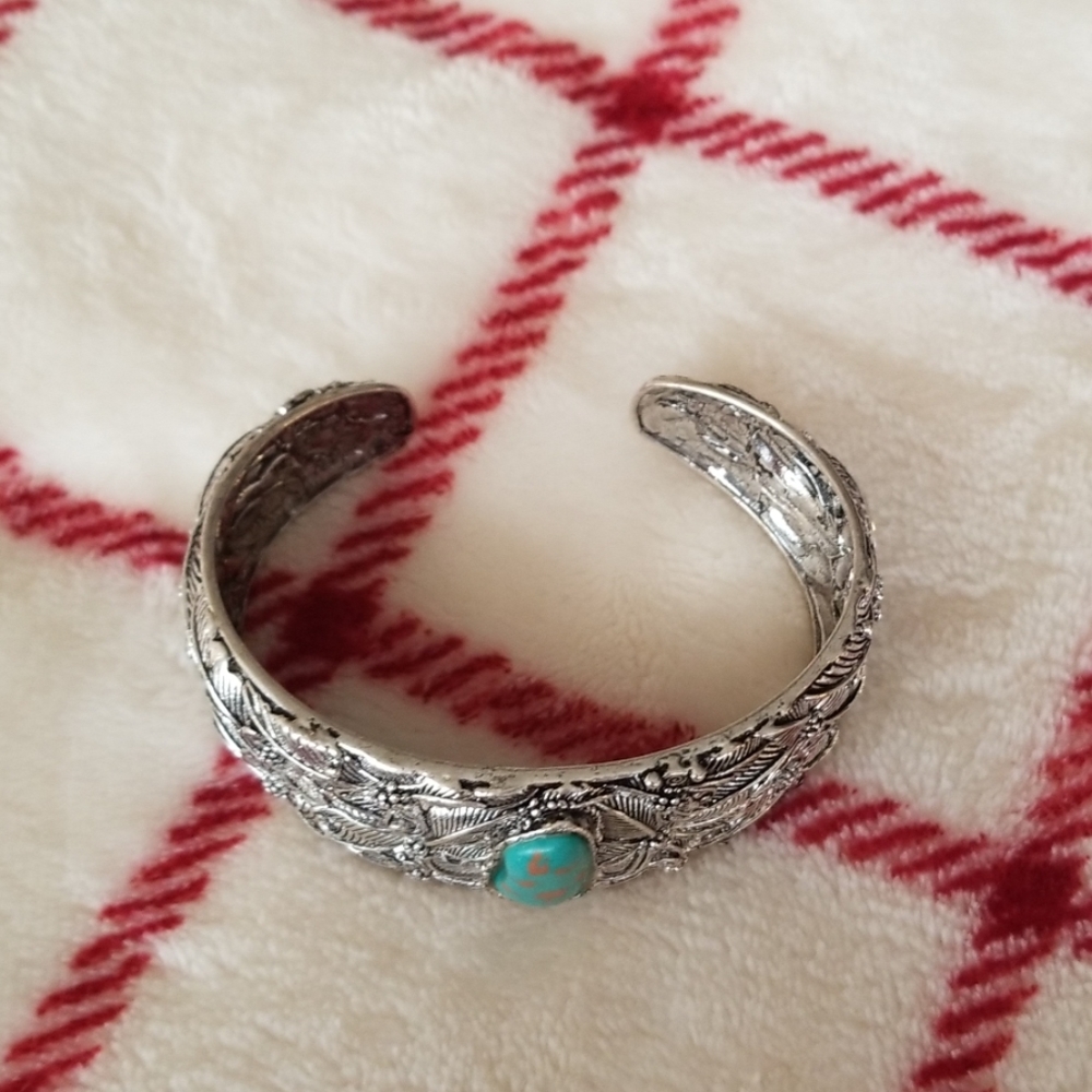 Cuff bracelet - Picture 5 of 5
